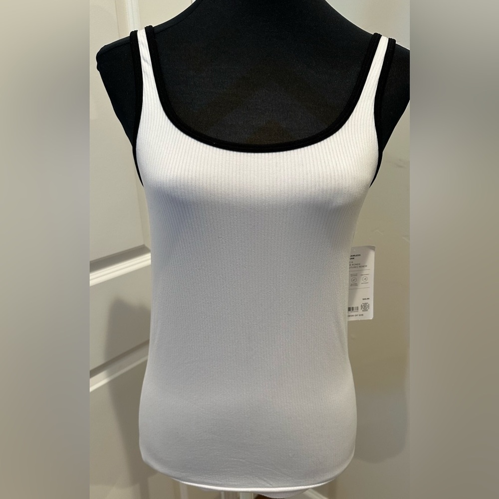 Athleta Renew Seamless White w/ Black Trim Scoop Neck Tank SZ:Medium NWT